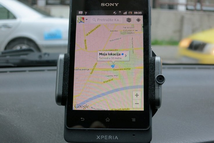 Sony Xperia GO (44).jpg